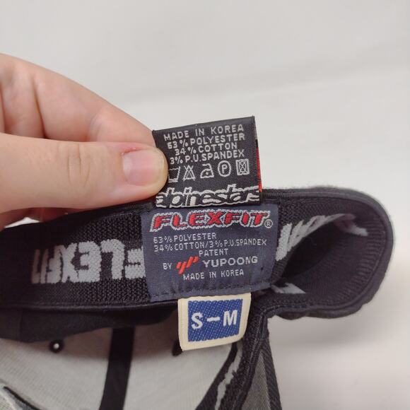 Alpinestars Flexfit Hat Size S-M Black Embroidered Logo 4 Autographs SEE DESC - Picture 11 of 11